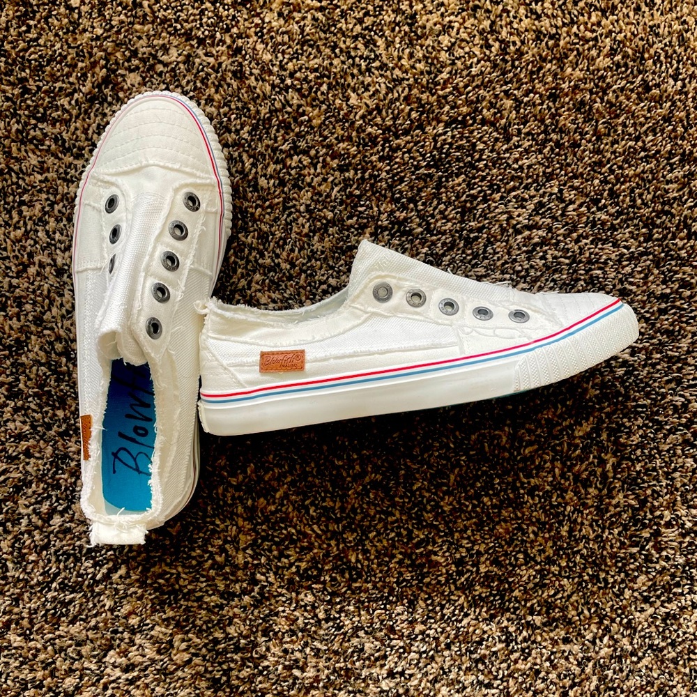 Cute white Blowfish sneakers, size 8. Brand new